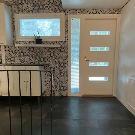 Omakotitalo Rauhallisella Sijainnilla Laehellae Keskustaa Maksuton Pysaekoeinti Ja Puusauna Daire Hämeenlinna