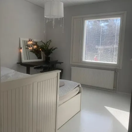 Omakotitalo Rauhallisella Sijainnilla Laehellae Keskustaa Maksuton Pysaekoeinti Ja Puusauna * Hämeenlinna