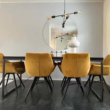 Omakotitalo Rauhallisella Sijainnilla Laehellae Keskustaa Maksuton Pysaekoeinti Ja Puusauna Daire Hämeenlinna