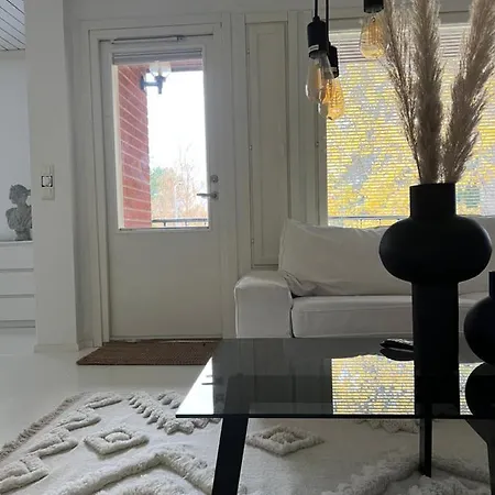 Omakotitalo Rauhallisella Sijainnilla Laehellae Keskustaa Maksuton Pysaekoeinti Ja Puusauna * Hämeenlinna