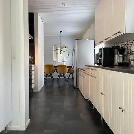 Omakotitalo Rauhallisella Sijainnilla Laehellae Keskustaa Maksuton Pysaekoeinti Ja Puusauna Hämeenlinna