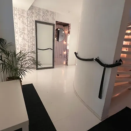 Omakotitalo Rauhallisella Sijainnilla Laehellae Keskustaa Maksuton Pysaekoeinti Ja Puusauna Hämeenlinna