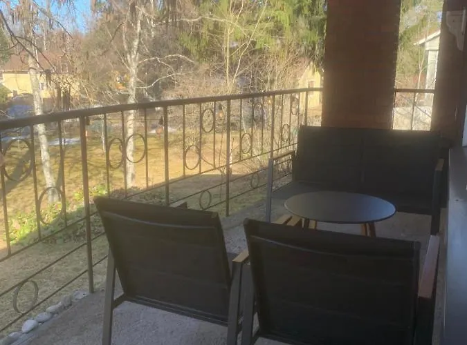 Omakotitalo Rauhallisella Sijainnilla Laehellae Keskustaa Maksuton Pysaekoeinti Ja Puusauna * 海门林纳