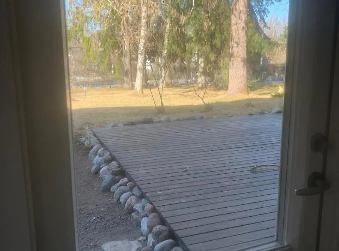 Omakotitalo Rauhallisella Sijainnilla Laehellae Keskustaa Maksuton Pysaekoeinti Ja Puusauna * 海门林纳