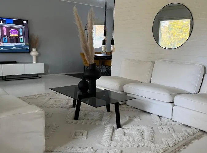 公寓 Omakotitalo Rauhallisella Sijainnilla Laehellae Keskustaa Maksuton Pysaekoeinti Ja Puusauna 海门林纳