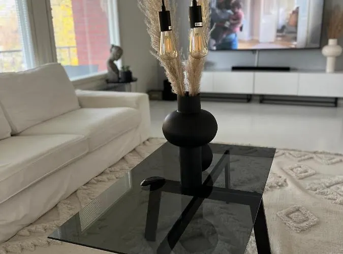 Omakotitalo Rauhallisella Sijainnilla Laehellae Keskustaa Maksuton Pysaekoeinti Ja Puusauna דירה *